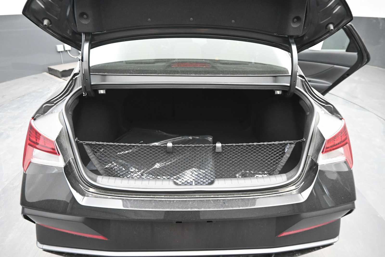 New 2026 Hyundai Elantra SEL Sport FWD image 13