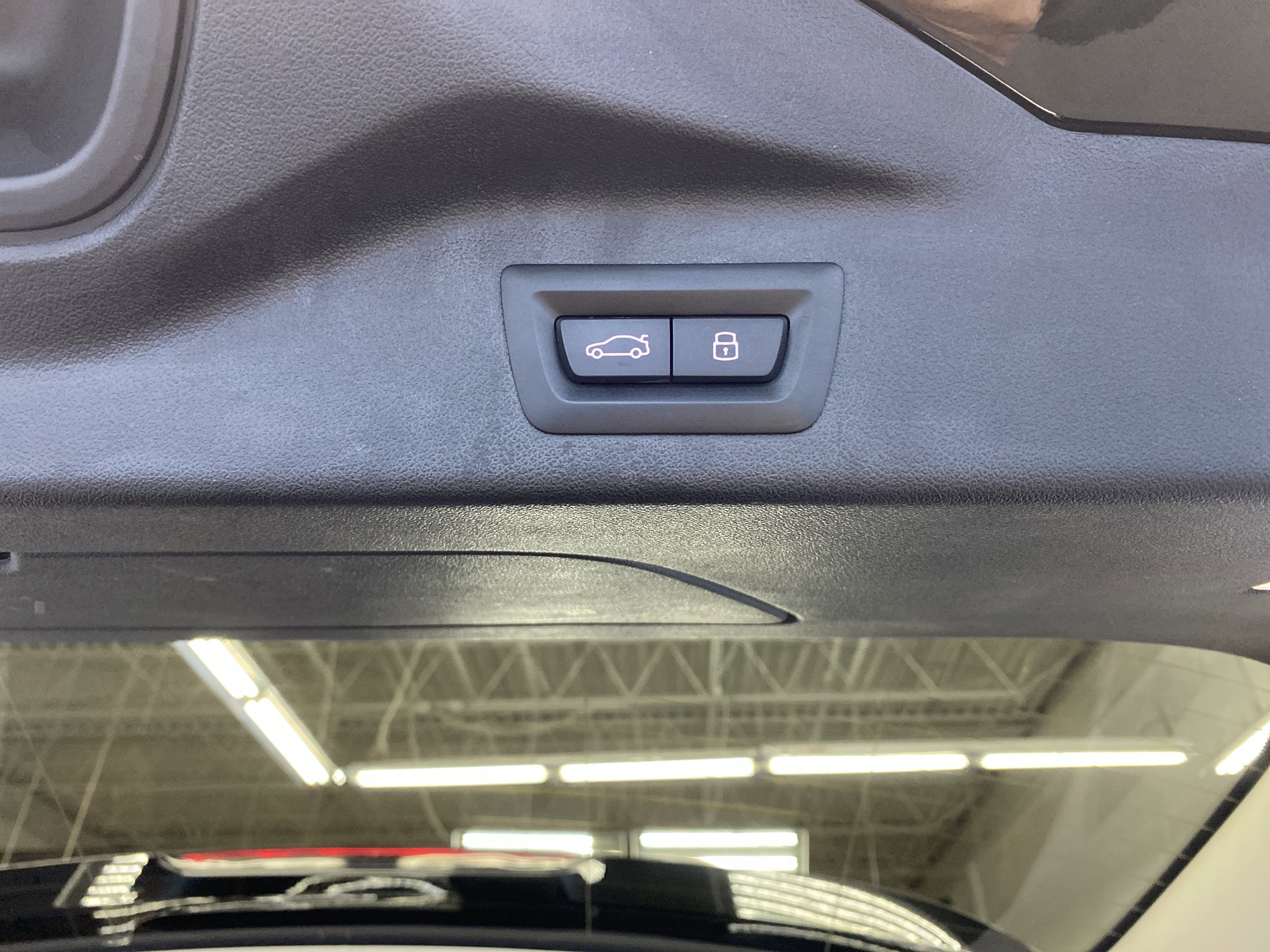 Used 2024 BMW X7 xDrive40i w/ Premium Package image 29