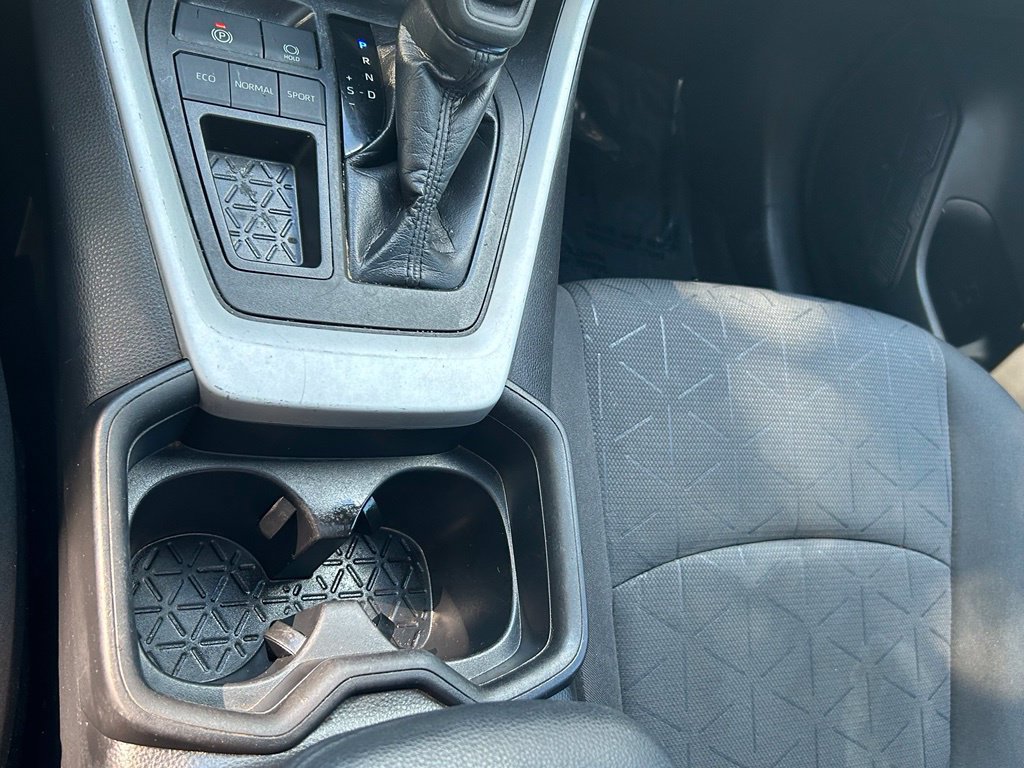 Used 2021 Toyota RAV4 XLE w/ Convenience Package FWD image 19