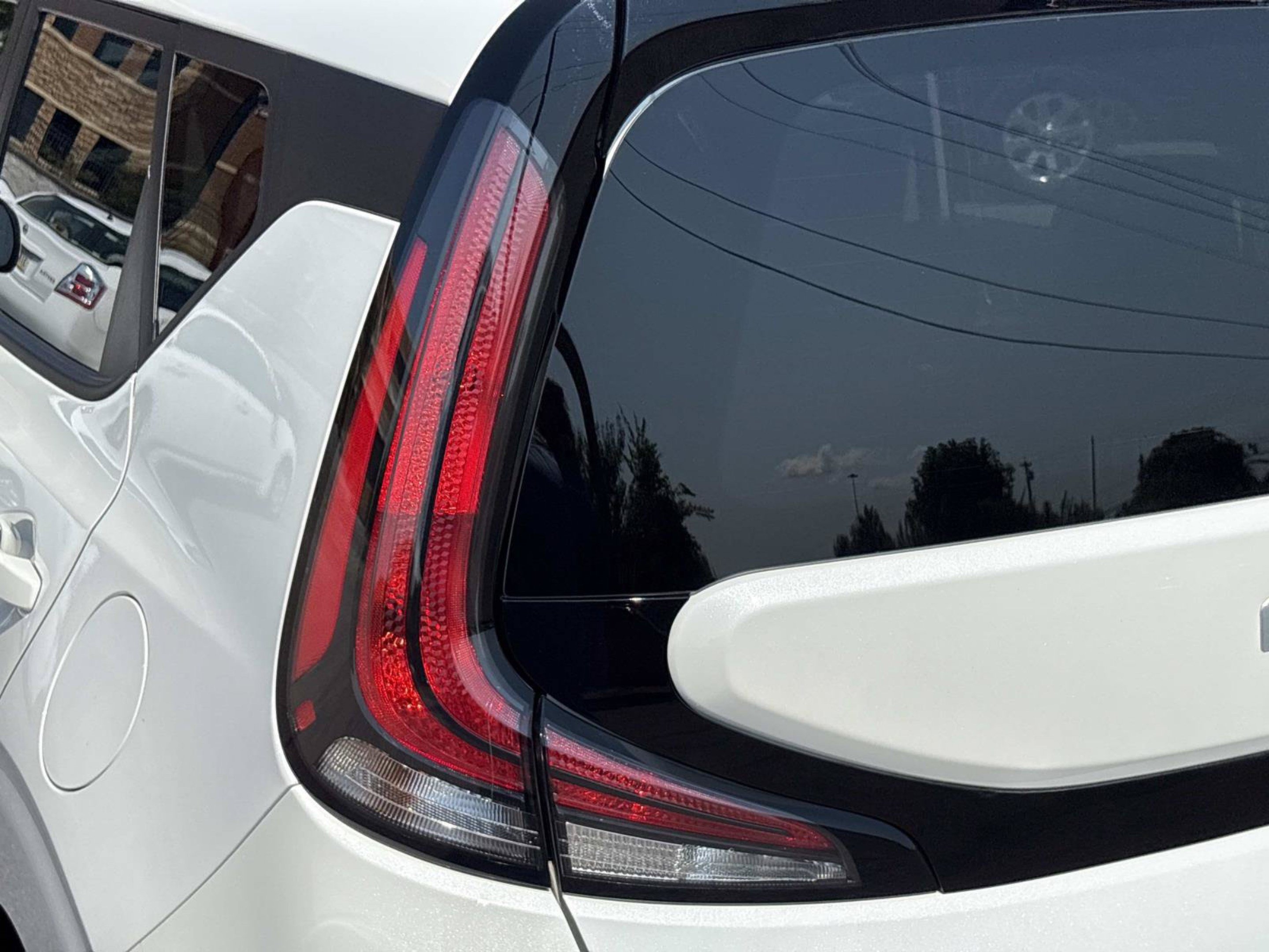 Used 2025 Kia Soul LX w/ LX Technology Package FWD image 11