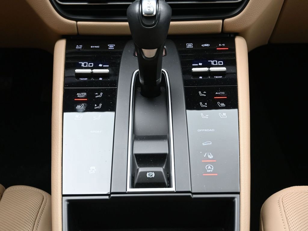 Certified 2024 Porsche Macan image 23