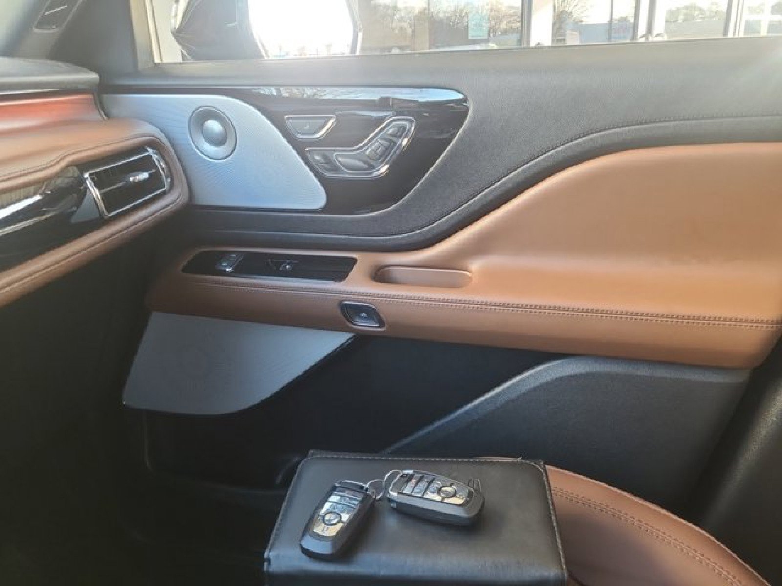 Used 2024 Lincoln Aviator Reserve w/ Equipment Group 201A image 24