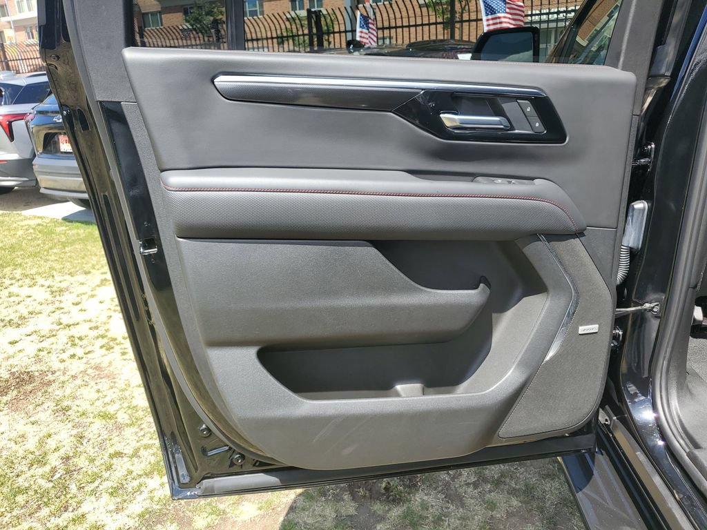 Used 2025 Chevrolet Suburban RST w/ Comfort Package AWD/4WD image 19