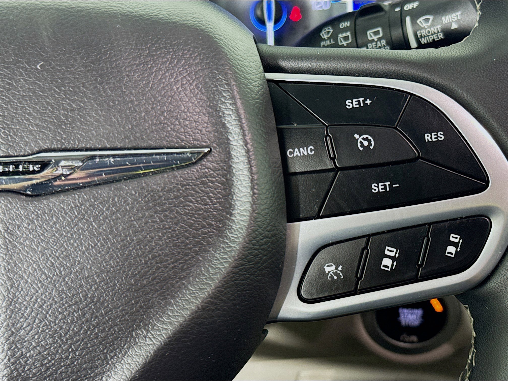 Used 2024 Chrysler Pacifica Touring-L FWD image 14