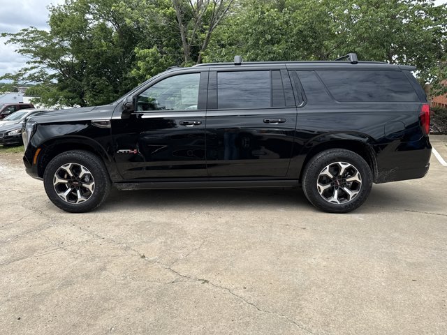 New 2026 GMC Yukon XL AT4 Ultimate w/ LPO, Floor Liner Package AWD/4WD image 15
