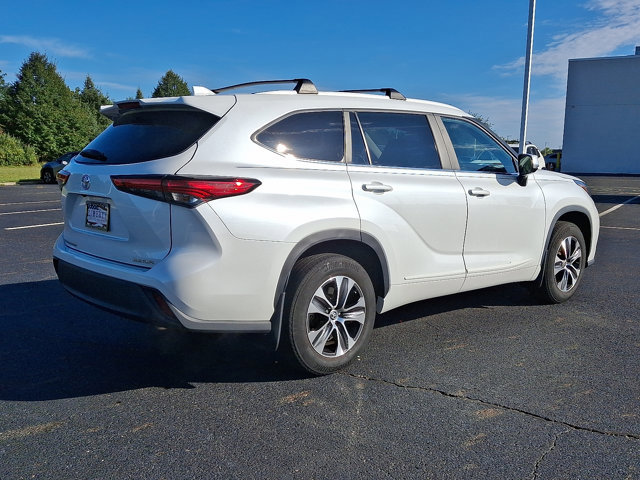Used 2023 Toyota Highlander XLE image 6