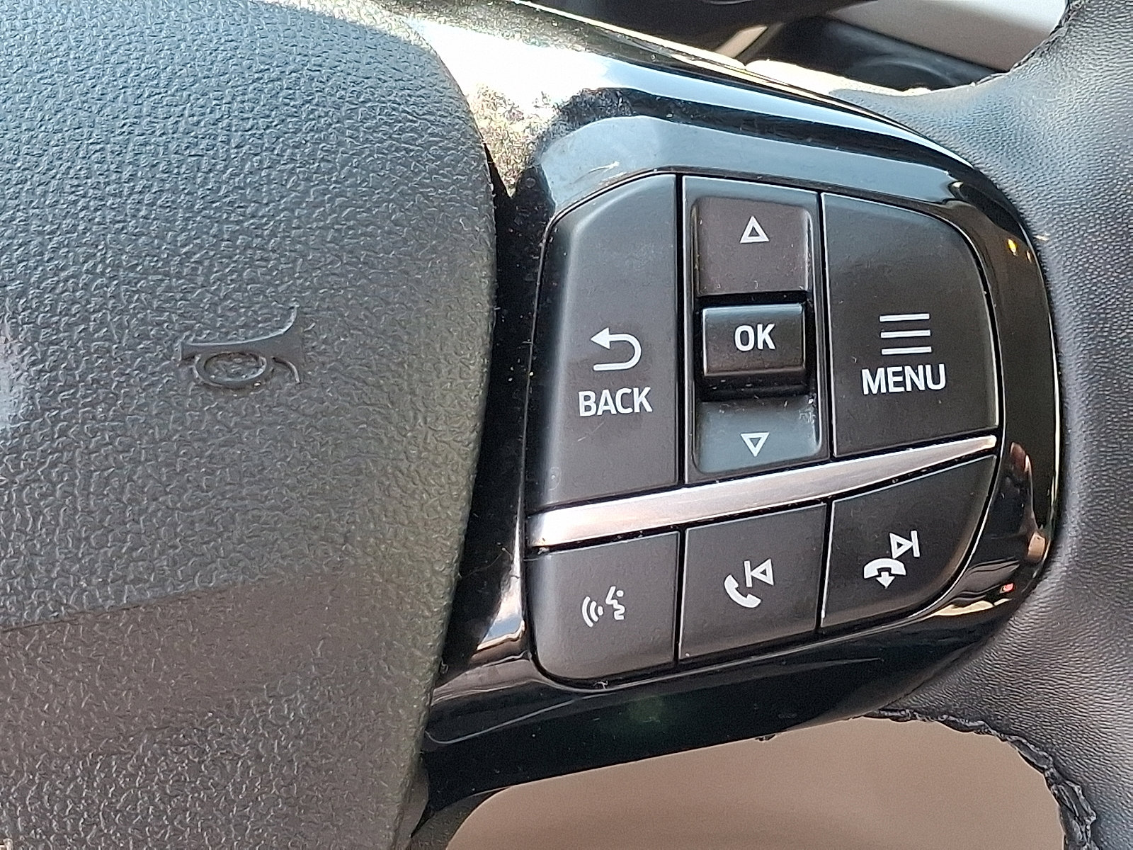 Certified 2022 Ford Escape SE w/ SE Sport Appearance Package image 21