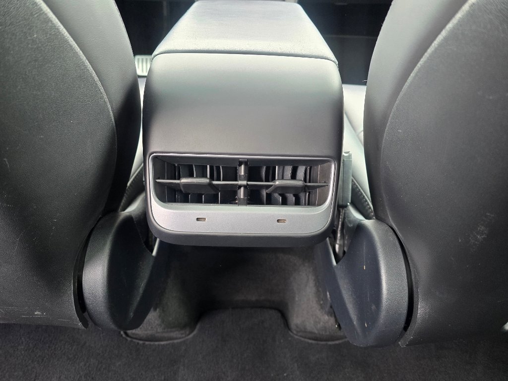 Used 2022 Tesla Model Y Performance AWD/4WD image 12