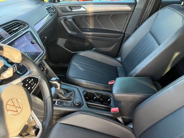 Used 2022 Volkswagen Tiguan SE R-Line AWD/4WD image 9
