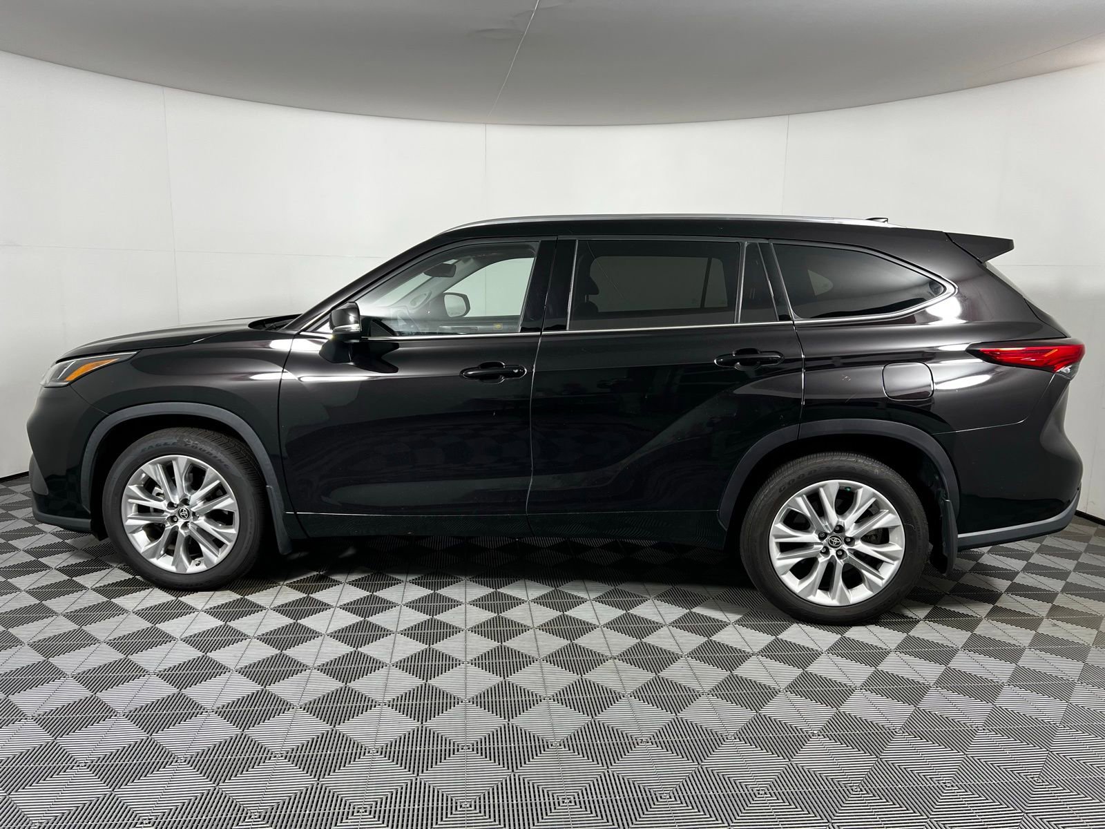 Certified 2020 Toyota Highlander Limited image 8