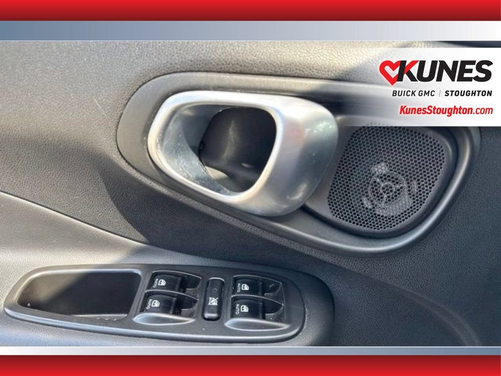 Used 2015 FIAT 500L Trekking FWD image 31