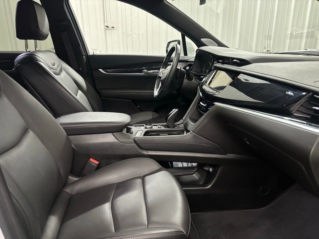 Certified 2025 Cadillac XT6 Premium Luxury image 12