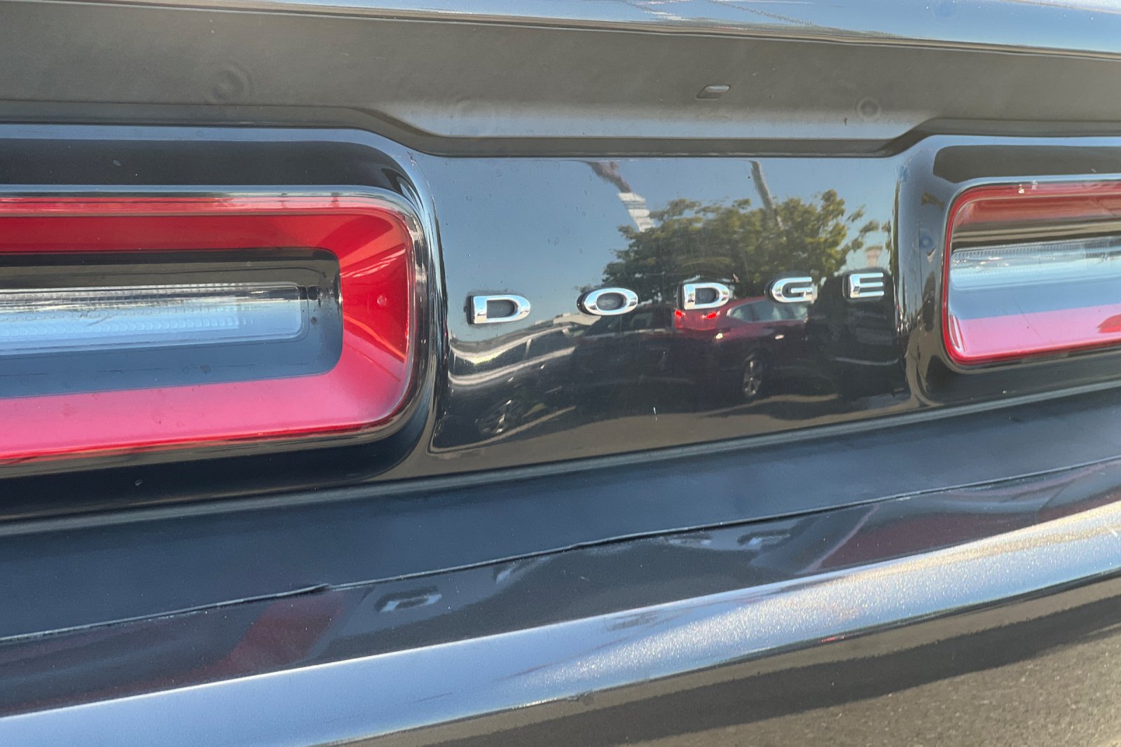 Used 2016 Dodge Challenger SXT RWD image 31