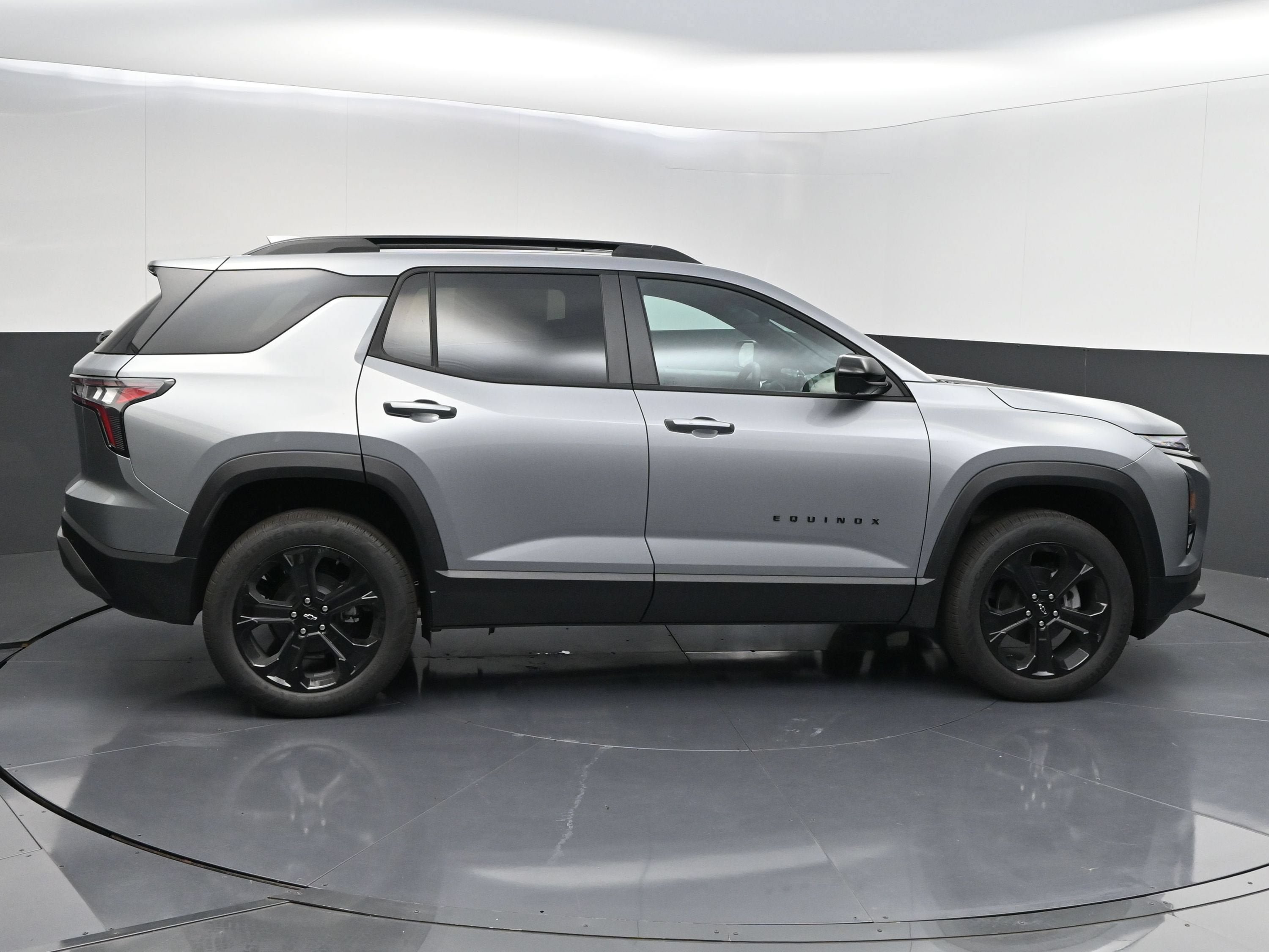 New 2027 Chevrolet Equinox LT w/ Convenience Package II FWD image 9