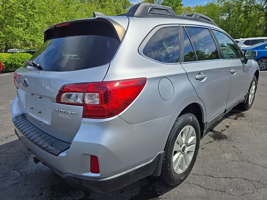 Used 2017 Subaru Outback 2.5i Premium AWD/4WD image 3