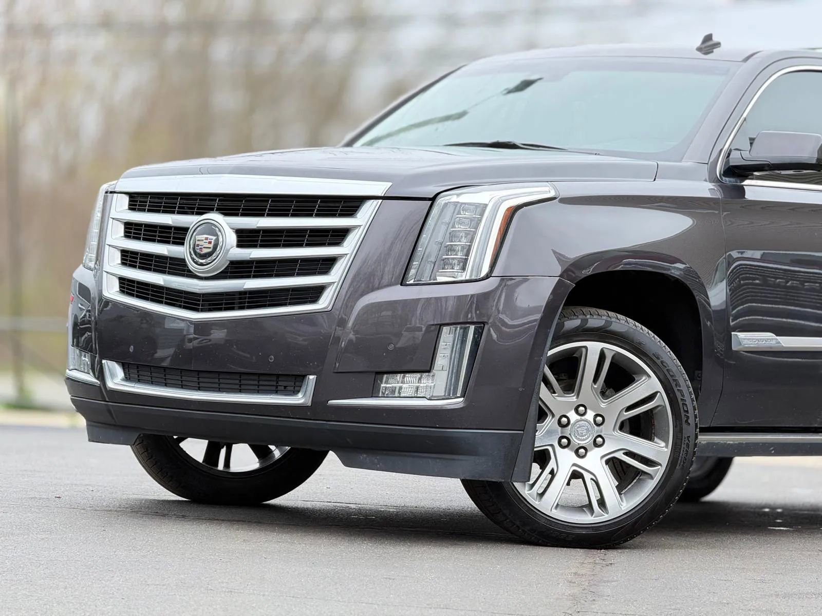 Used 2015 Cadillac Escalade Premium AWD/4WD image 3