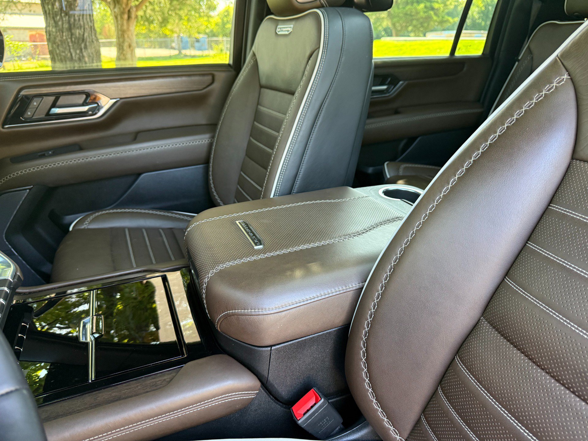 Used 2025 GMC Yukon XL Denali Ultimate w/ LPO, Floor Liner Package AWD/4WD image 13