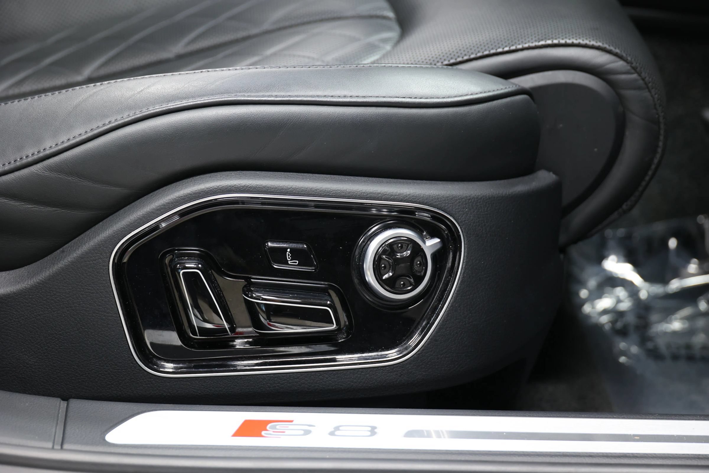 Used 2016 Audi S8 Plus AWD/4WD image 94