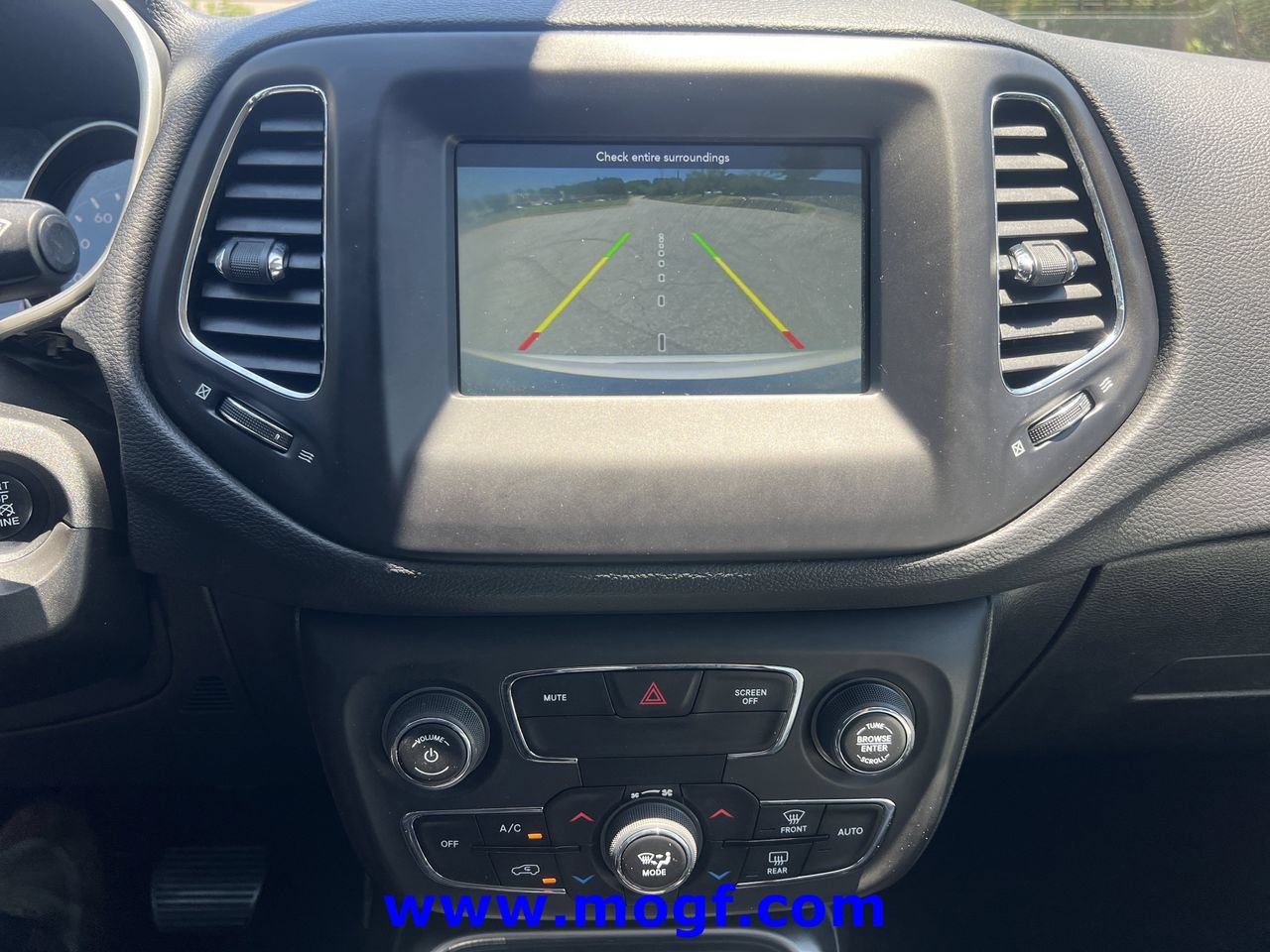 Used 2018 Jeep Compass Latitude w/ Popular Equipment Group FWD image 8