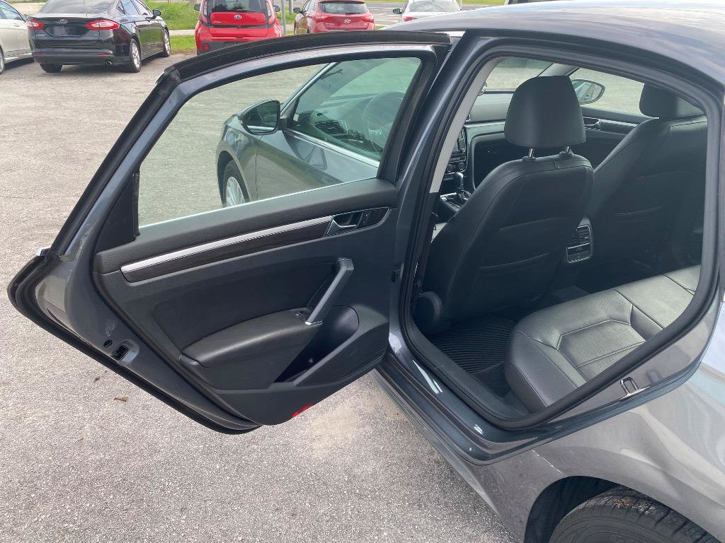 Used 2017 Volkswagen Passat 1.8T SE FWD image 15