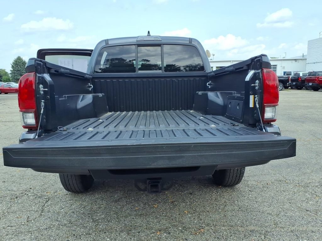 Used 2022 Toyota Tacoma SR AWD/4WD image 8