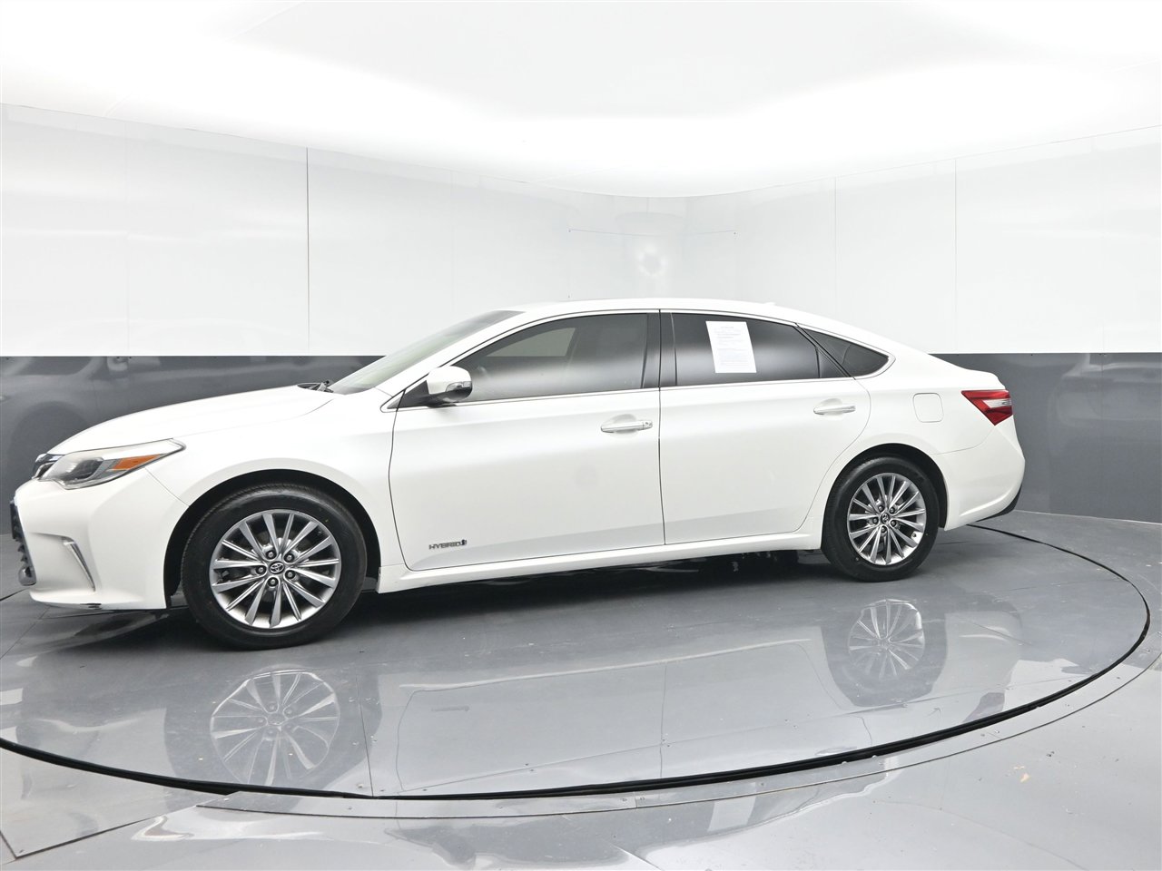 Used 2016 Toyota Avalon Limited image 8