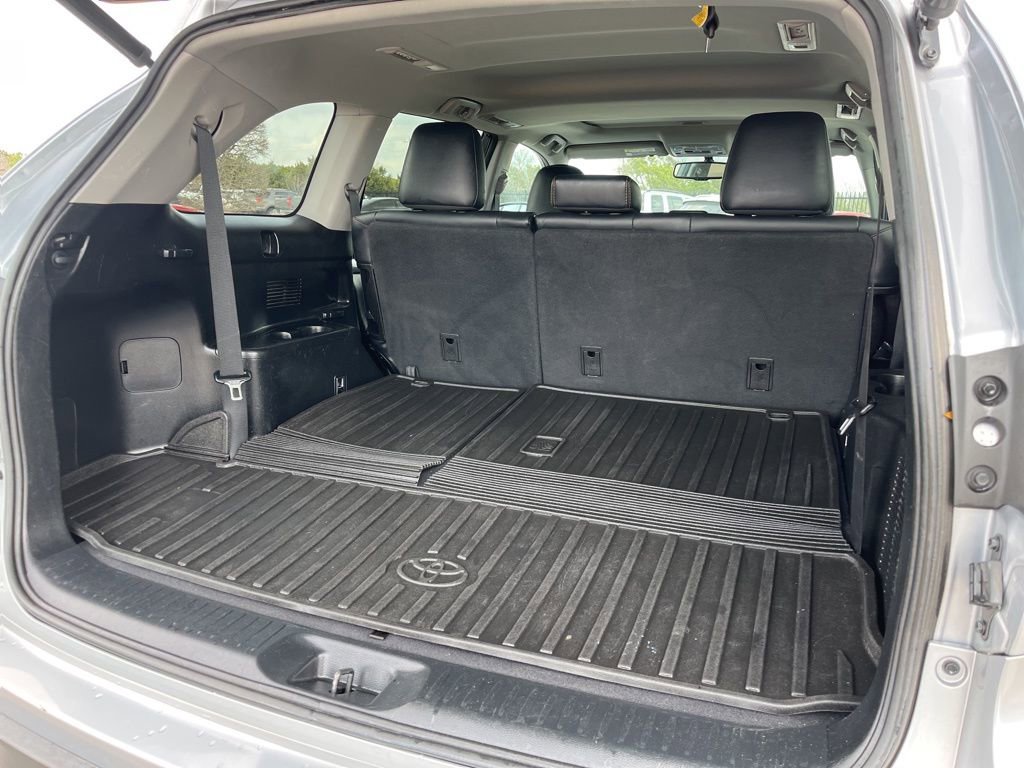 Used 2016 Toyota Highlander XLE image 10