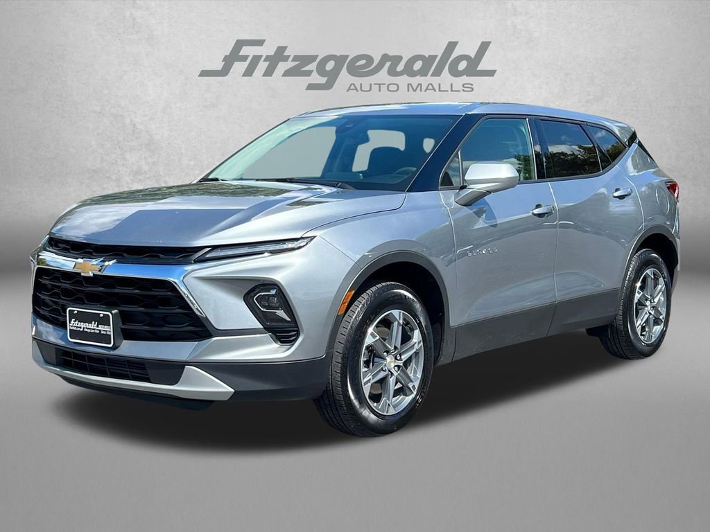 Used 2025 Chevrolet Blazer LT image 2