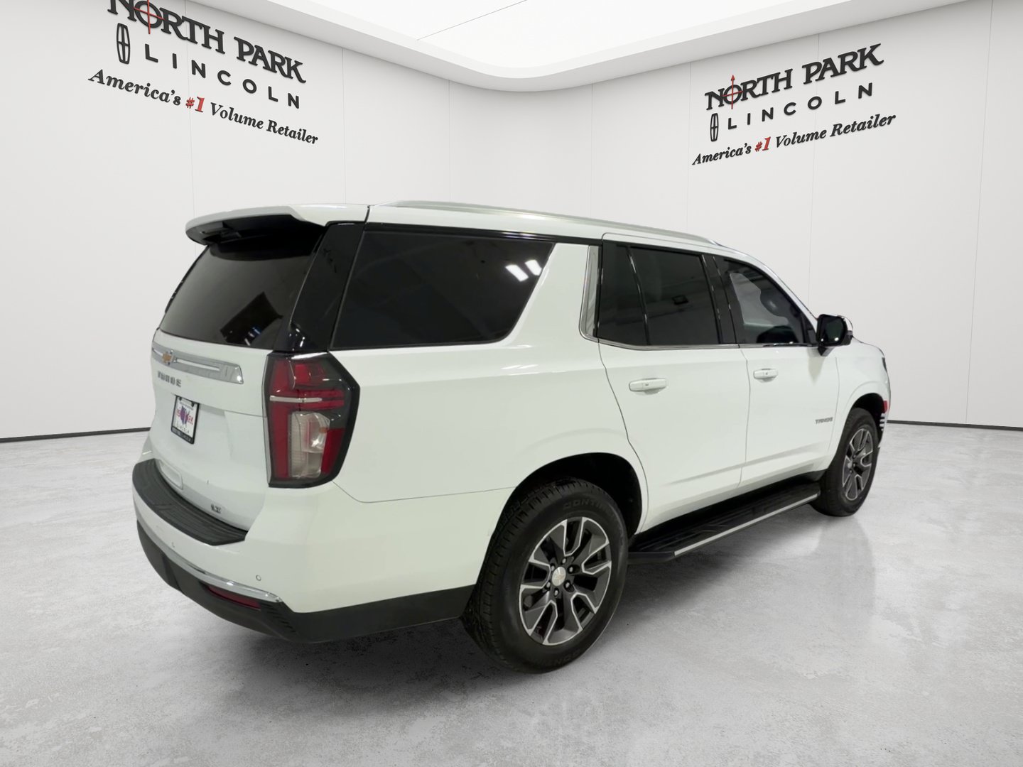 Used 2023 Chevrolet Tahoe LT w/ Luxury Package RWD image 5