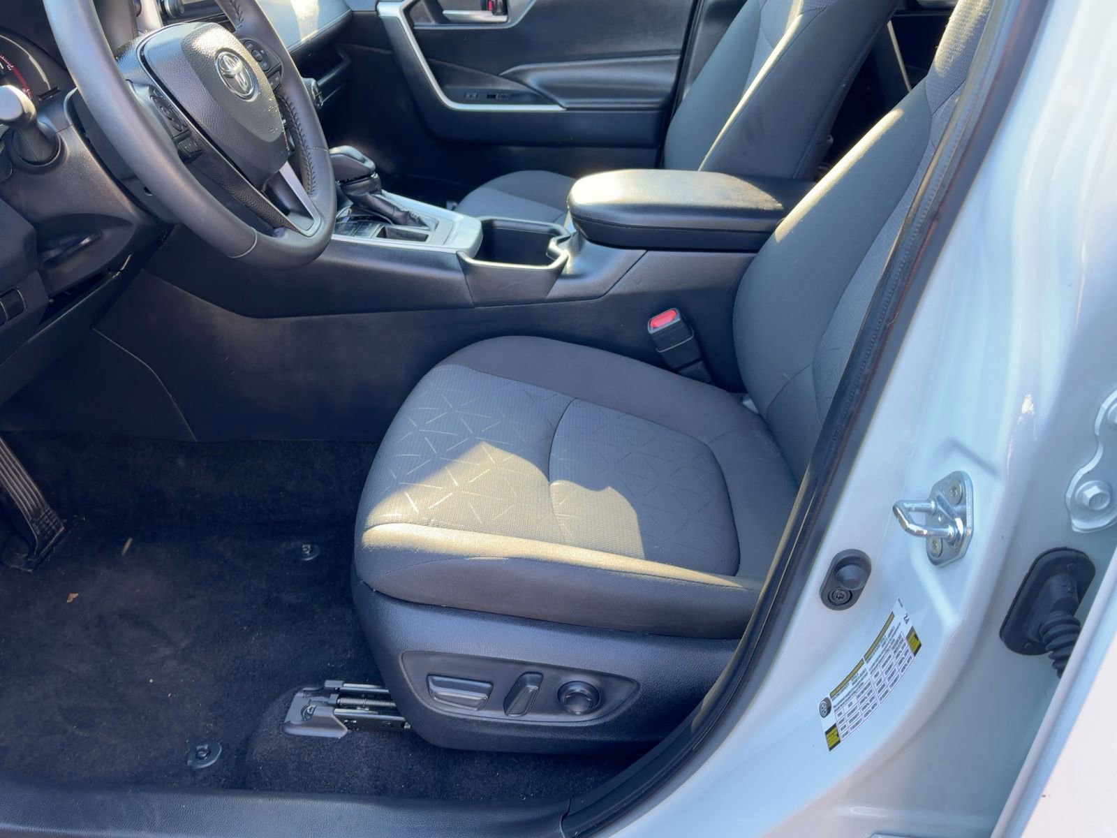 Used 2025 Toyota RAV4 XLE image 23