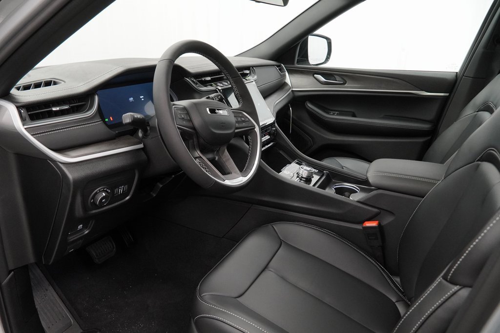 New 2025 Jeep Grand Cherokee Limited image 16
