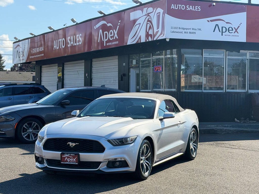 Used 2015 Ford Mustang Premium RWD image 3