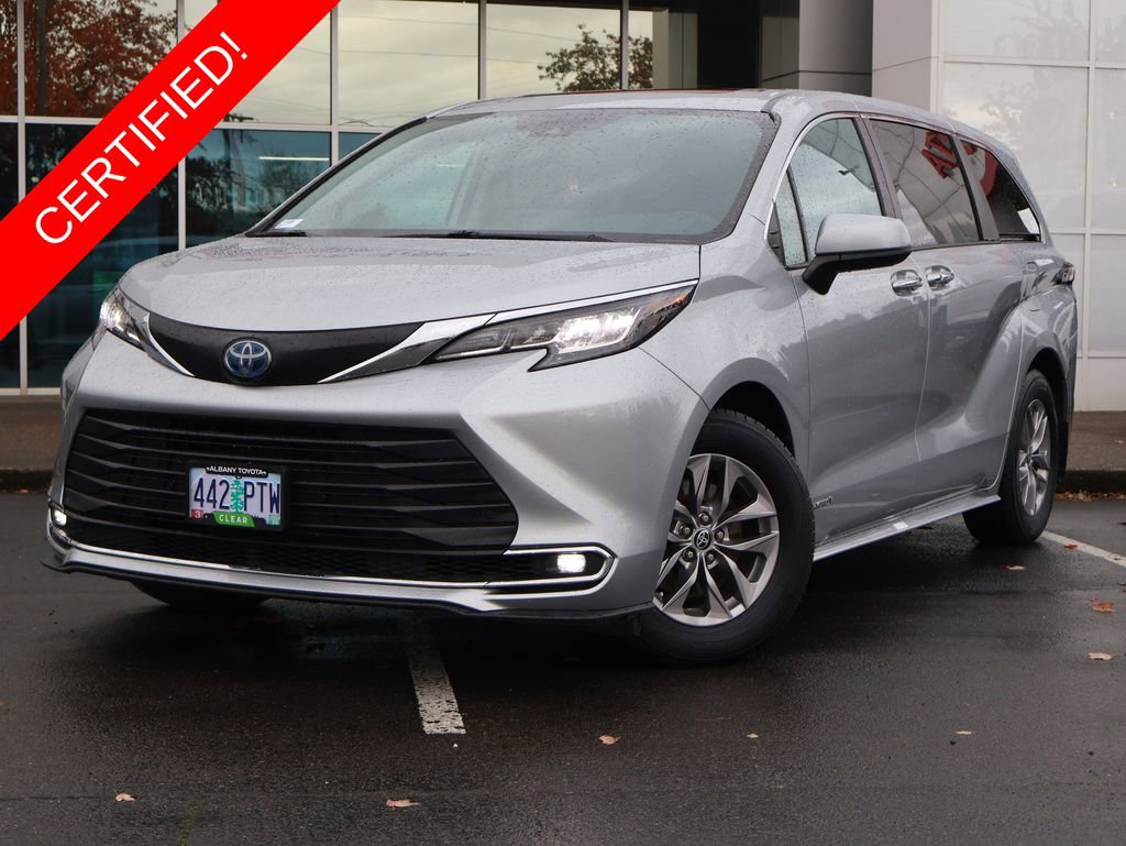 Used 2021 Toyota Sienna XLE image 1