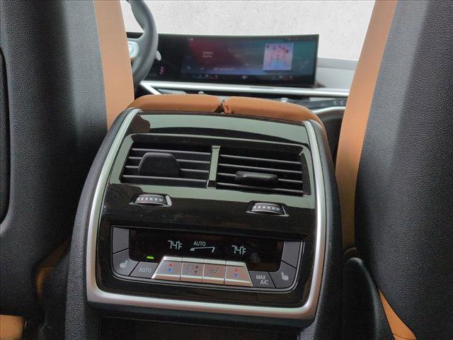 Used 2023 BMW X7 xDrive40i w/ Premium Package image 18