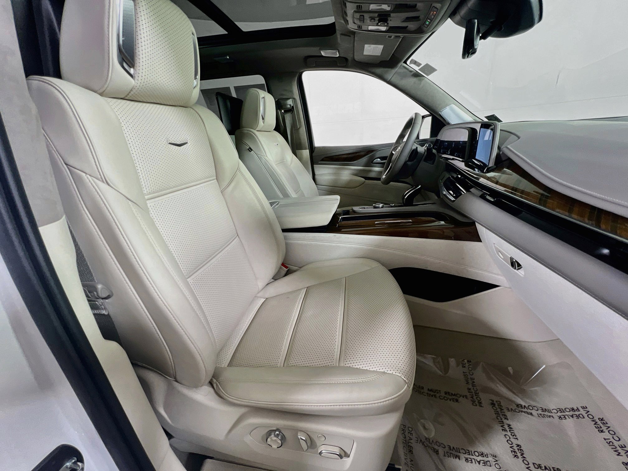 Used 2022 Cadillac Escalade Premium Luxury Platinum AWD/4WD image 32