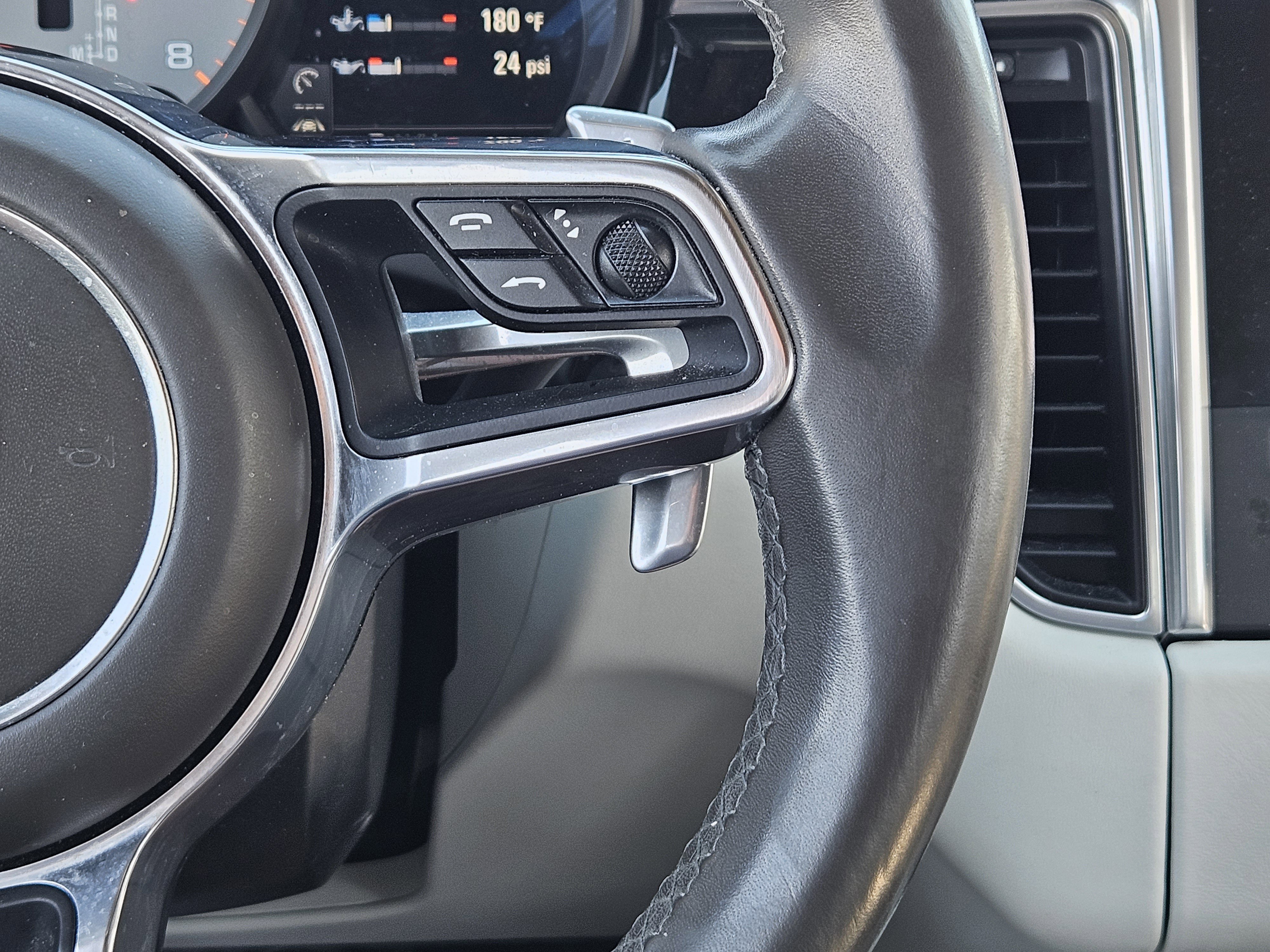 Used 2017 Porsche Macan S image 28