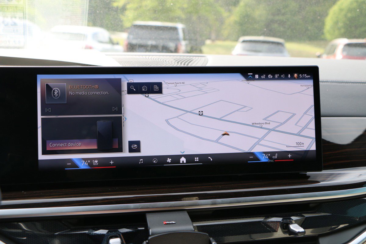 Used 2026 BMW X7 xDrive40i w/ Executive Package image 24