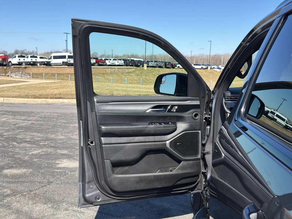 Used 2024 Jeep Wagoneer Series II w/ Convenience Group I image 13