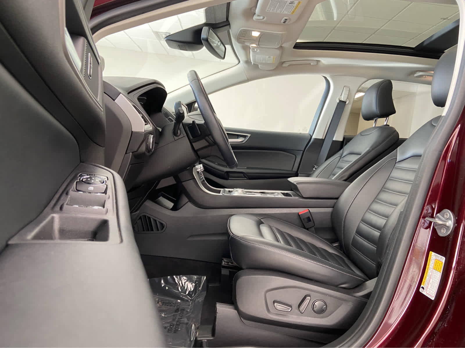 Used 2022 Ford Edge SEL w/ Convenience Package image 16