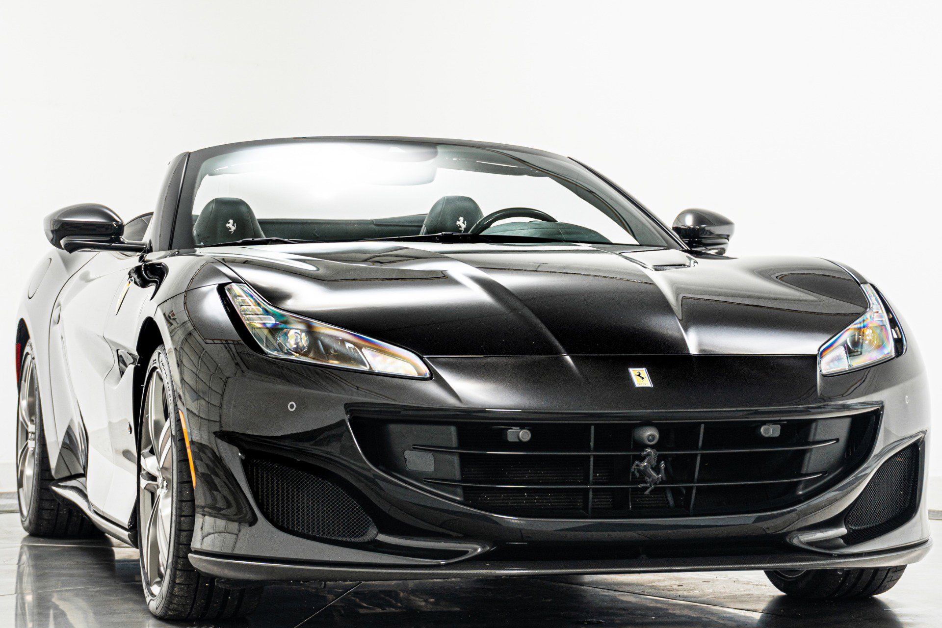 Used 2020 Ferrari Portofino image 3