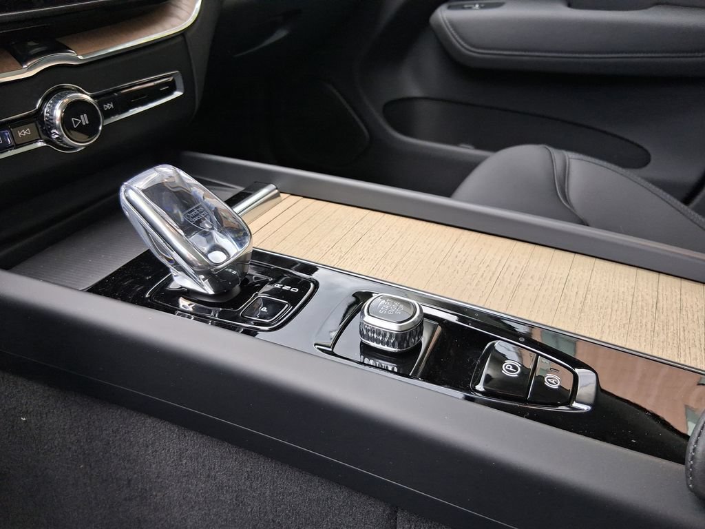 New 2026 Volvo XC60 B5 Plus w/ Protection Package Premier AWD/4WD image 11