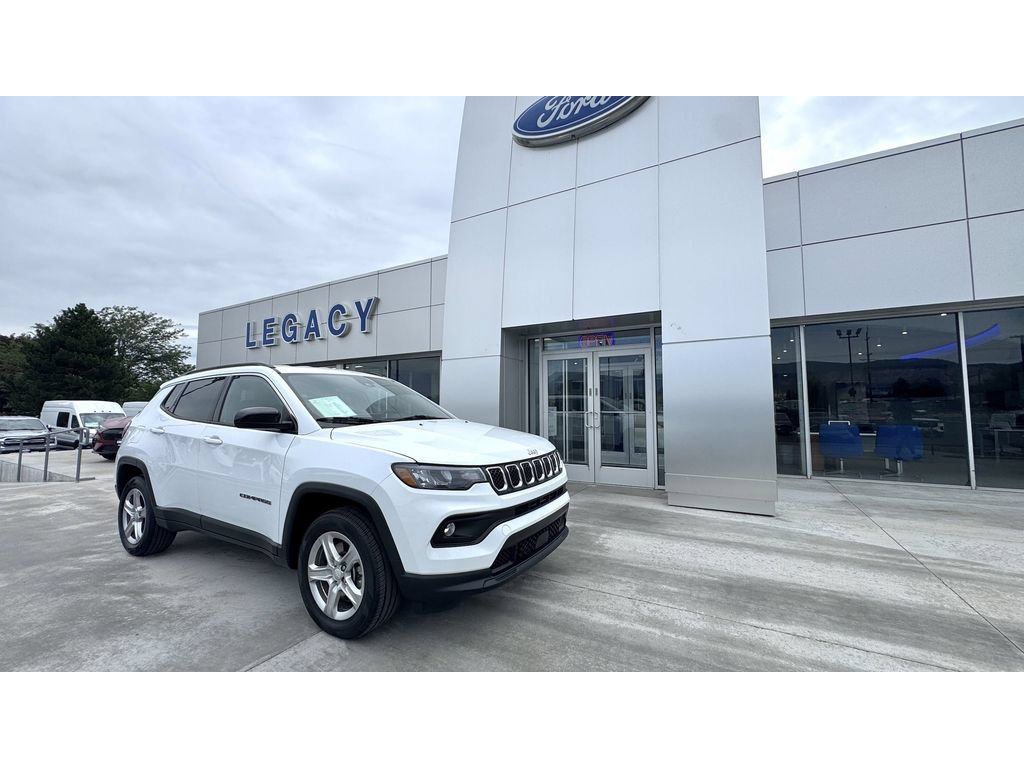 Used 2024 Jeep Compass Latitude AWD/4WD image 1