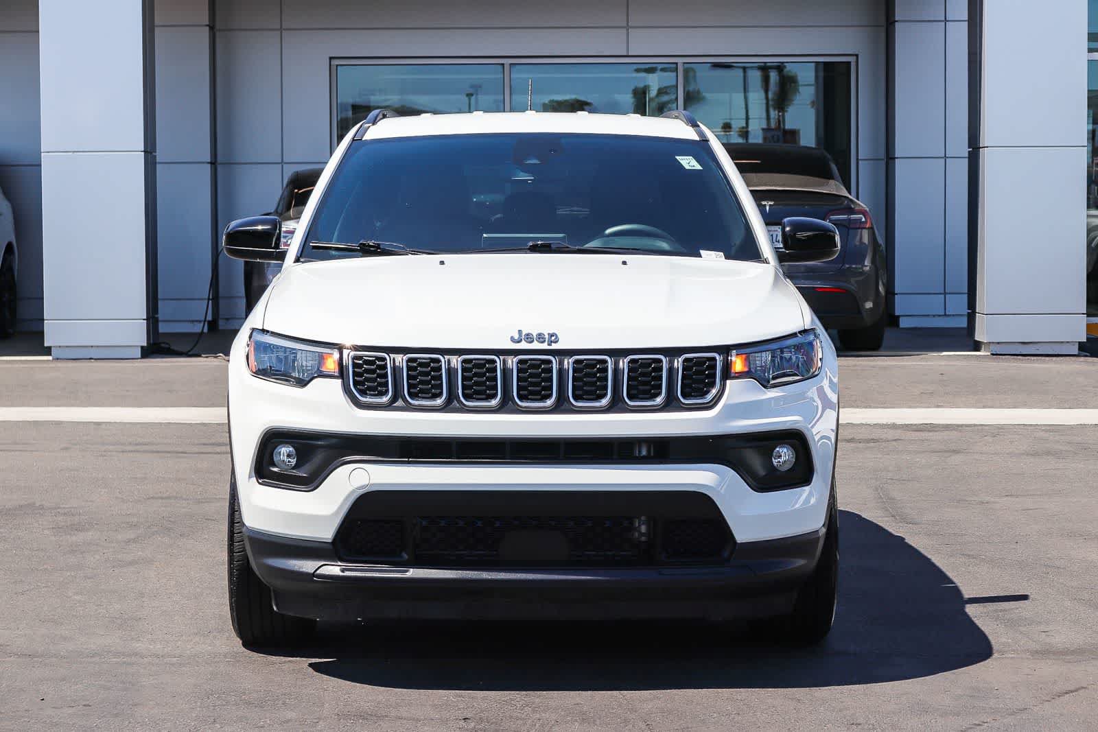 Used 2024 Jeep Compass Latitude AWD/4WD image 2