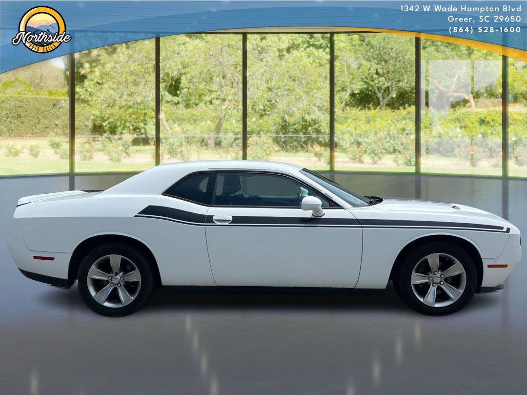 Used 2015 Dodge Challenger SXT RWD image 10