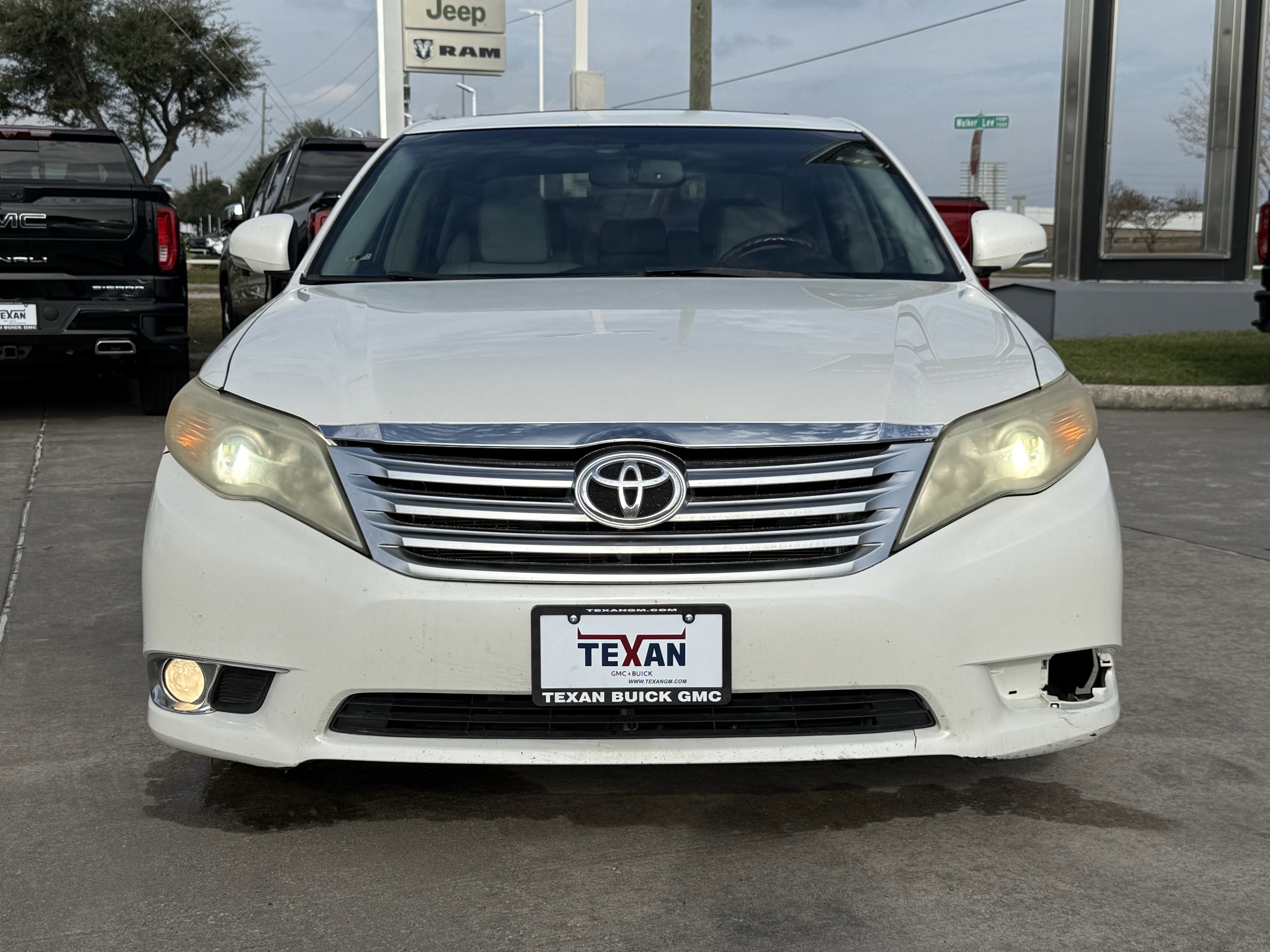 Used 2012 Toyota Avalon Limited image 10