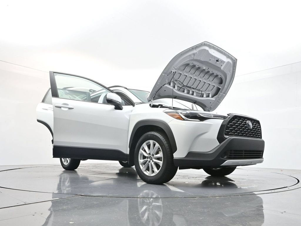 Used 2024 Toyota Corolla Cross LE FWD image 33