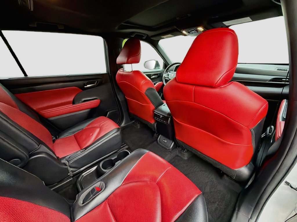 Used 2023 Toyota Highlander XSE FWD image 31