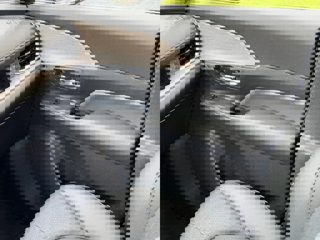 Used 2025 Toyota Grand Highlander Limited image 39