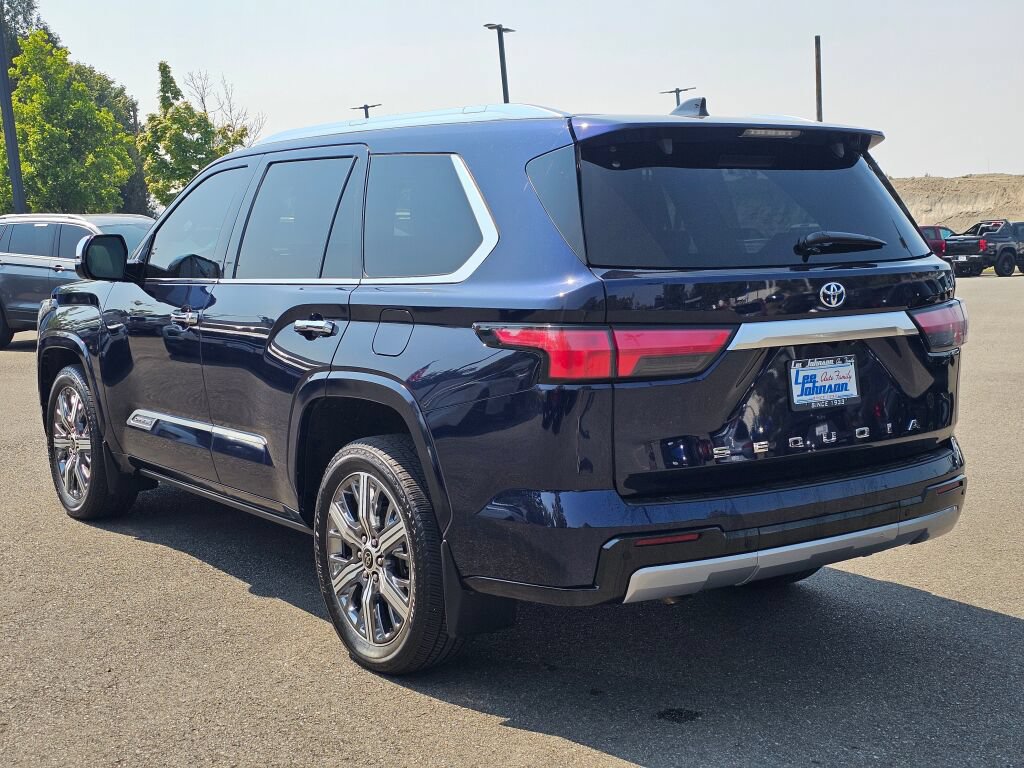 Used 2023 Toyota Sequoia Platinum AWD/4WD image 7
