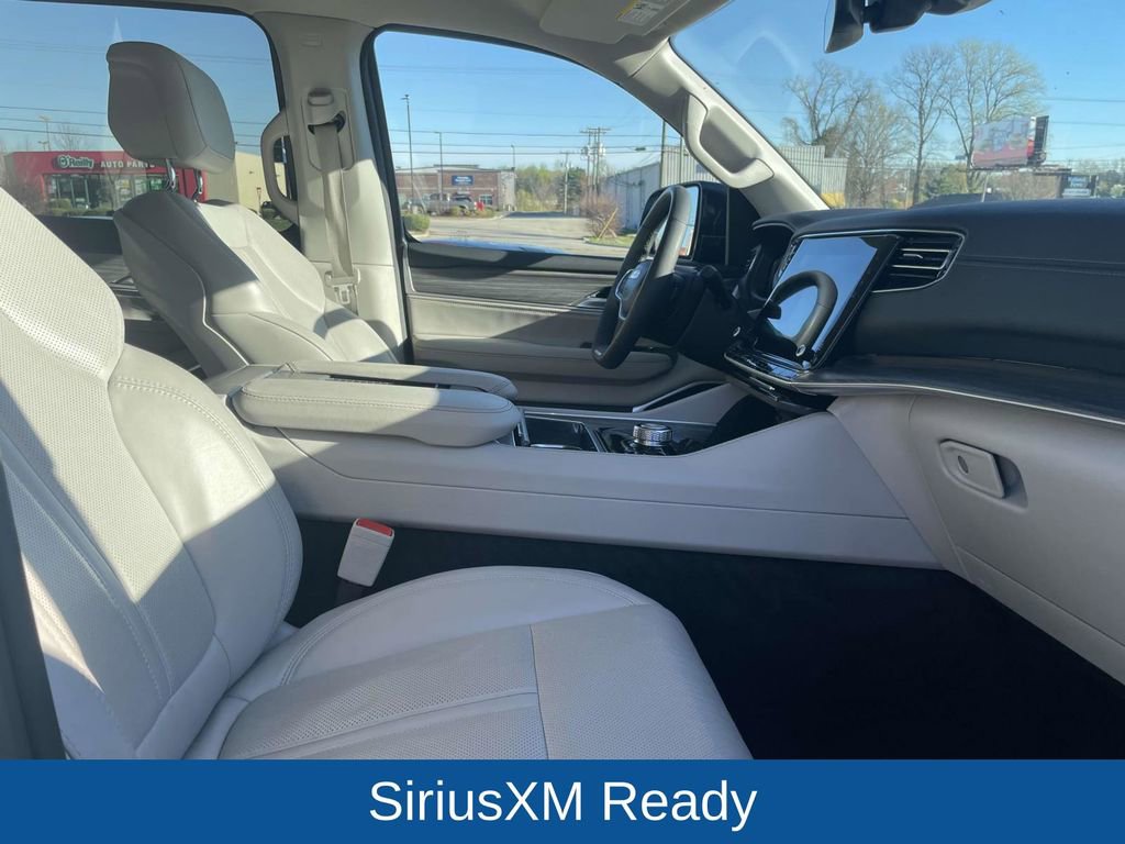 Certified 2024 Jeep Wagoneer L Series II w/ Flexible Seating Group image 16